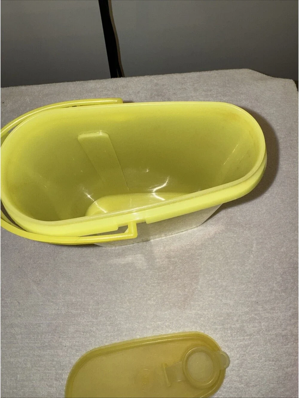 Tupperware vintage Beverage Buddy Yellow Color 1 Quart